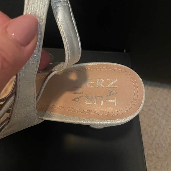 SALE✨Naturalizer Vanity Silver Dress Shoe - Picture 6 of 14